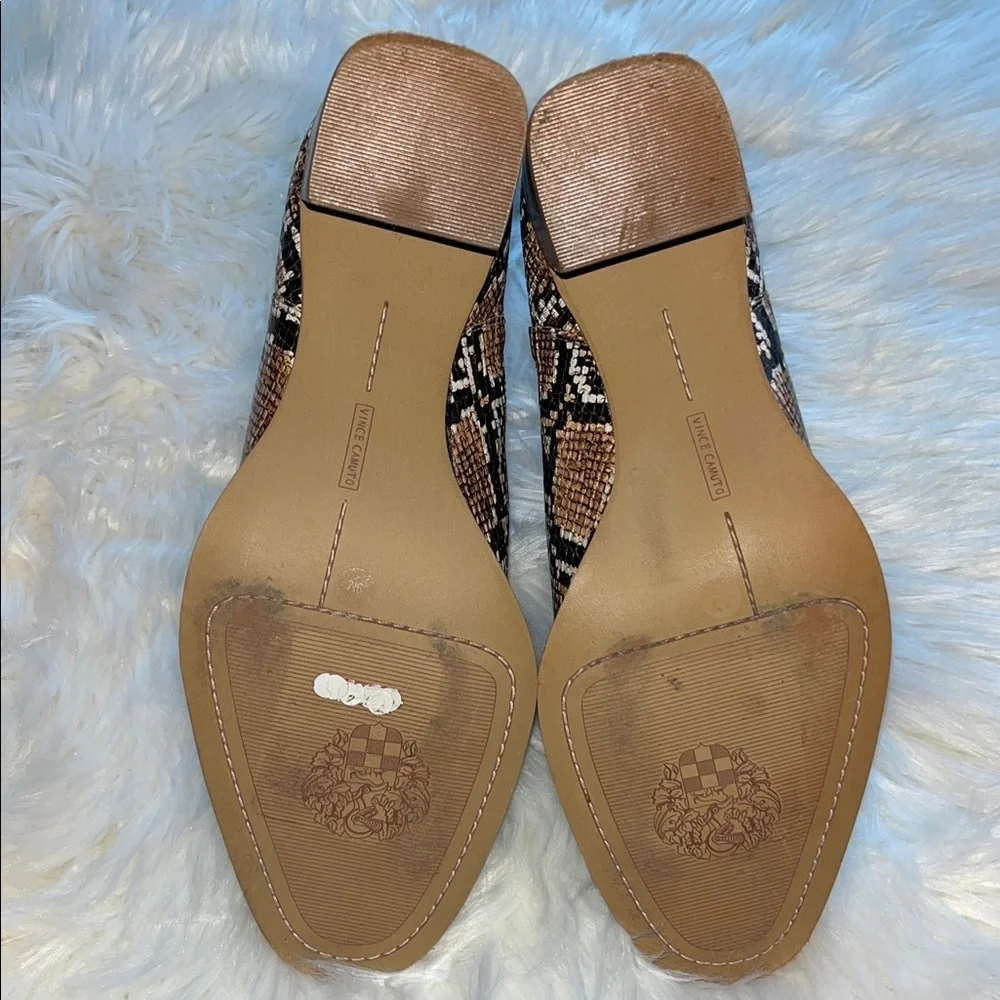Vince Camuto Jentilliy Chelsea Bootie Leather Size 9 Snake Print